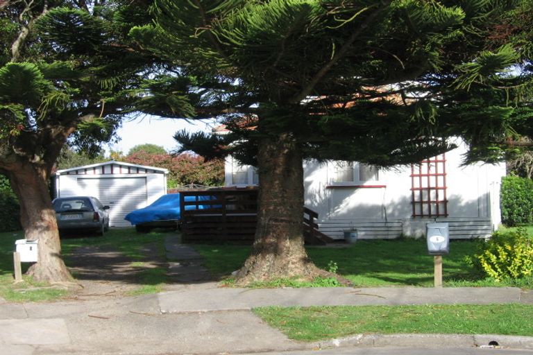 Photo of property in 6 Bryant Grove, Taita, Lower Hutt, 5011