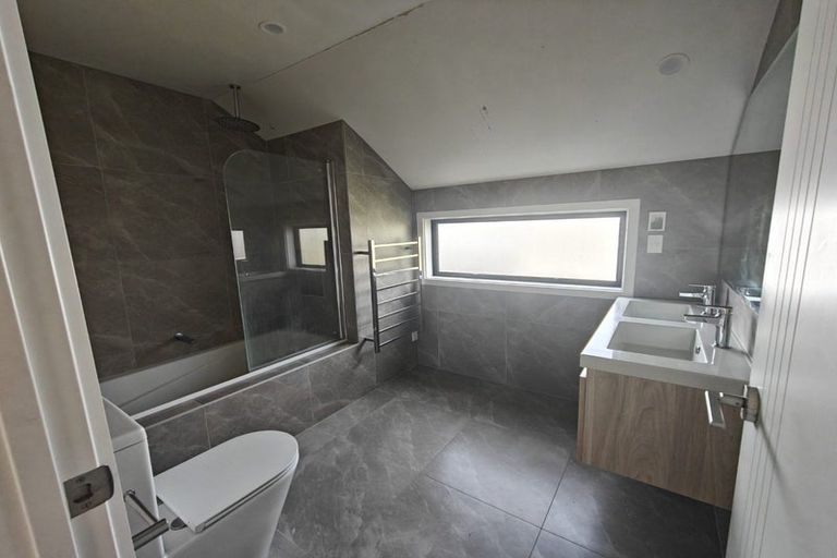 Photo of property in 22d Dallinghoe Crescent, Milford, Auckland, 0620