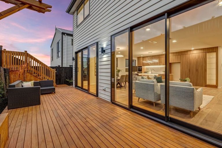 Photo of property in 14 Pakirikiri Street, Long Bay, Auckland, 0630