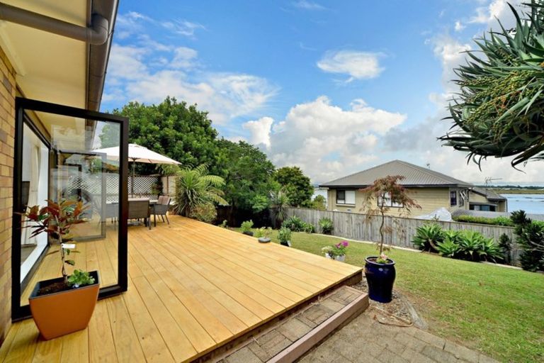 Photo of property in 21 Cumbrian Place, Conifer Grove, Takanini, 2112