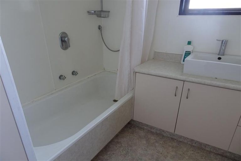 Photo of property in 2 Pamir Place, Welcome Bay, Tauranga, 3112