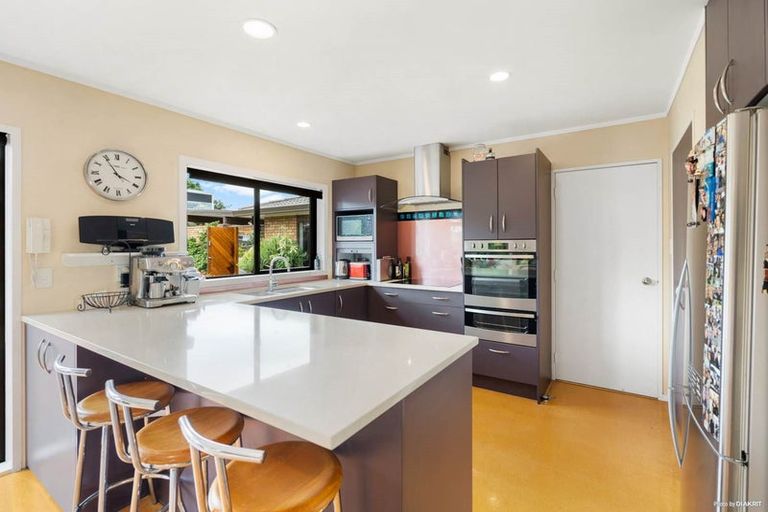 Photo of property in 37 Pigeon Mountain Road, Half Moon Bay, Auckland, 2012