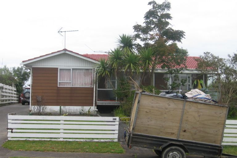 Photo of property in 13 Leatham Crescent, Opaheke, Papakura, 2113