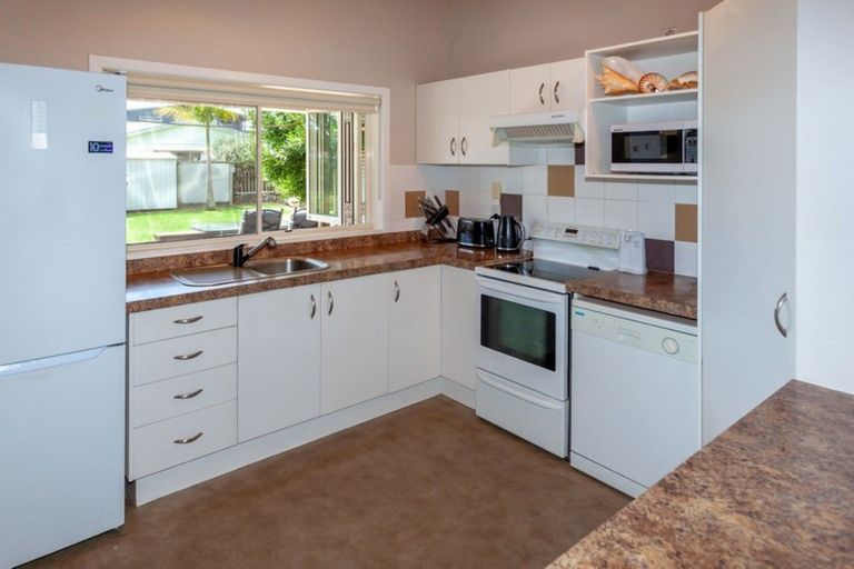 Photo of property in 127 Mckellar Place, Whangamata, 3620