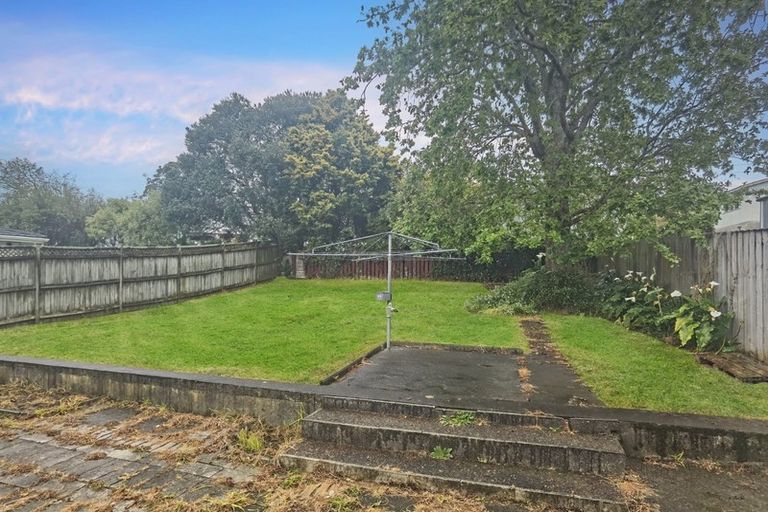 Photo of property in 31 Lowtherhurst Road, Massey, Auckland, 0614