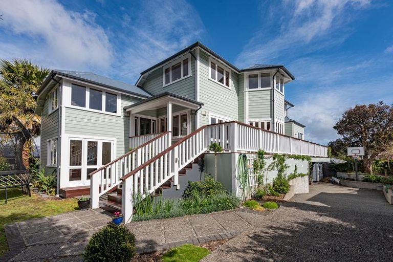 Photo of property in 5-7 Mahoe Street, Eastbourne, Lower Hutt, 5013
