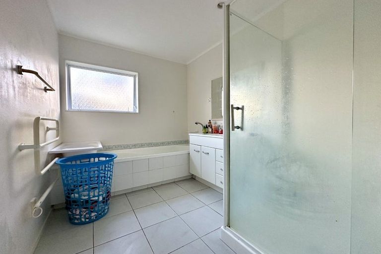 Photo of property in 22 Millstream Drive, Henderson, Auckland, 0610