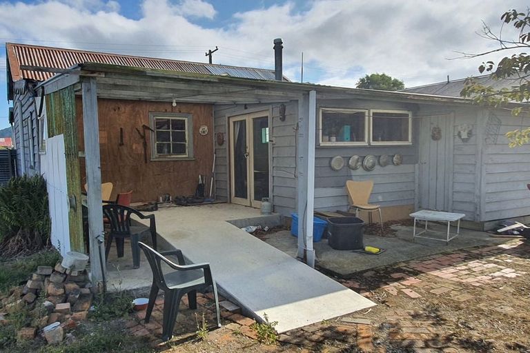 Photo of property in 24 Leonard Street, Waimate, 7924