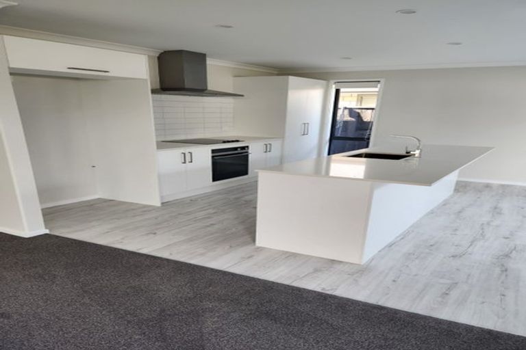 Photo of property in 5 Tractor Way, Papamoa, 3118