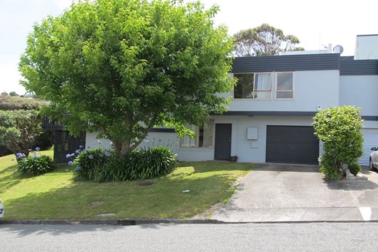 Photo of property in 31 Penryn Drive, Camborne, Porirua, 5026