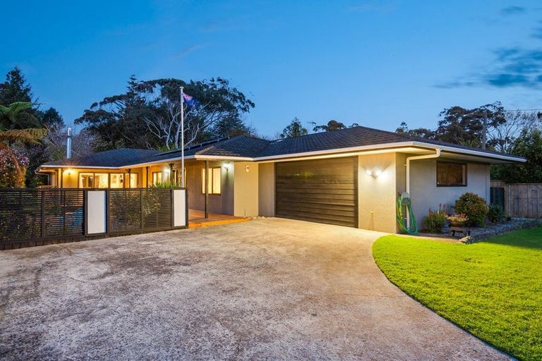 Photo of property in 35 Greenaway Road, Waikanae, 5036