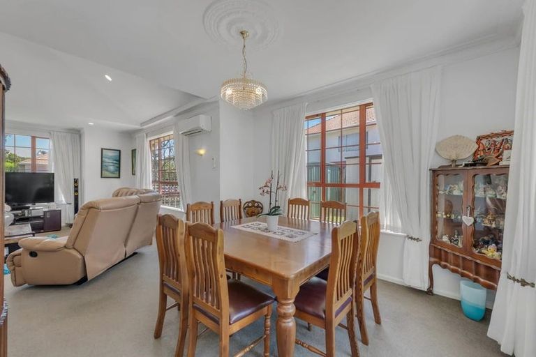 Photo of property in 16 Bronte Place, Somerville, Auckland, 2014