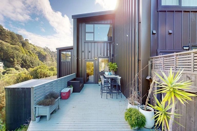 Photo of property in 39 Rua Kai Way, Brooklyn, Wellington, 6021
