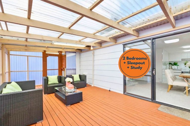 Photo of property in 76 Gallony Avenue, Massey, Auckland, 0614