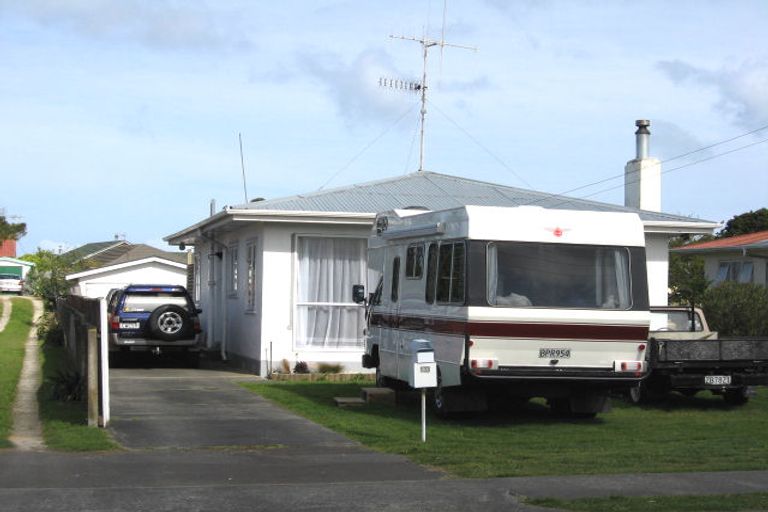 Photo of property in 83 Matai Street, Castlecliff, Whanganui, 4501