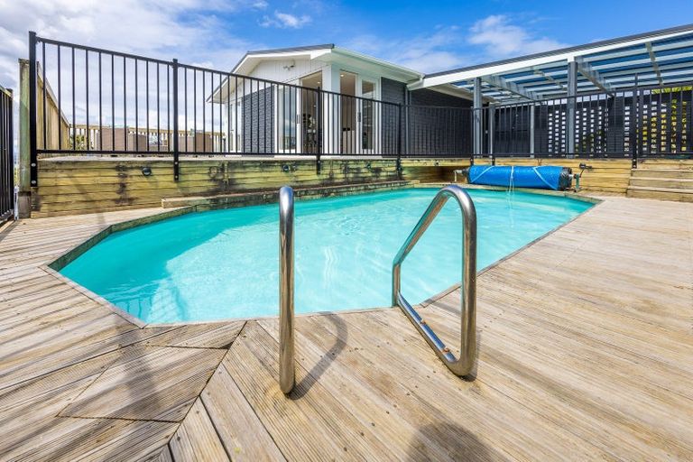 Photo of property in 2a Hoskins Avenue, Hillsborough, Auckland, 1042