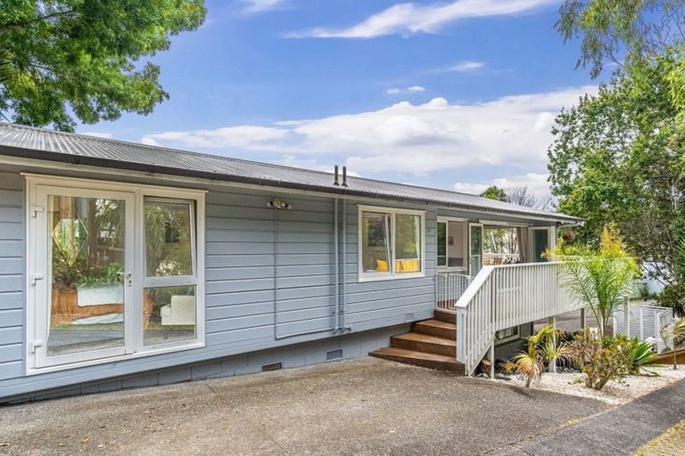 Photo of property in 1/6a Sunnynook Road, Sunnynook, Auckland, 0620