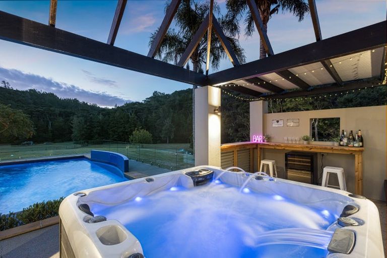 Photo of property in 45 Hardens Lane, Paremoremo, Auckland, 0632