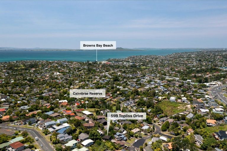 Photo of property in 2/59 Topliss Drive, Northcross, Auckland, 0632