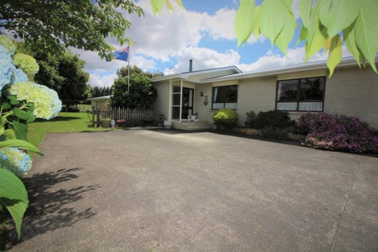 Photo of property in 16 Smith Street, Dannevirke, 4930