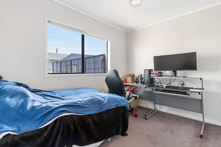 Photo of property in 1/11 Ranui Station Road, Ranui, Auckland, 0612