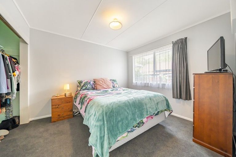 Photo of property in 2/15 Gemstone Drive, Birchville, Upper Hutt, 5018