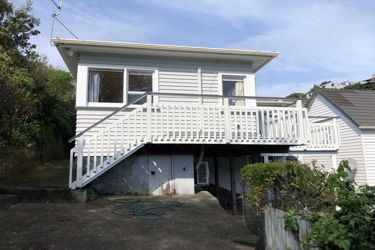 Photo of property in 28 Melbourne Road, Island Bay, Wellington, 6023