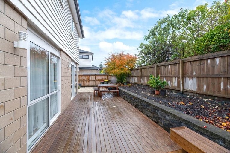 Photo of property in 19 Bordeaux Parade, Te Atatu South, Auckland, 0610