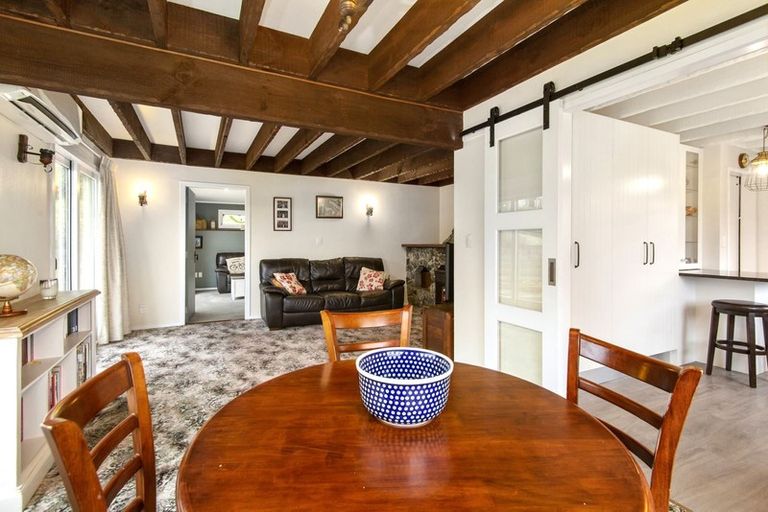 Photo of property in 3 Pimlico Place, Newlands, Wellington, 6037