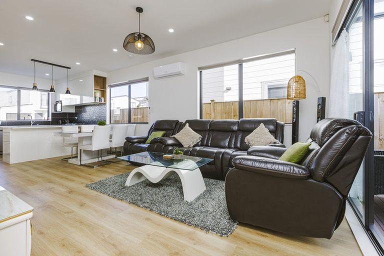 Photo of property in 104 Bellbird Street, Papakura, 2110