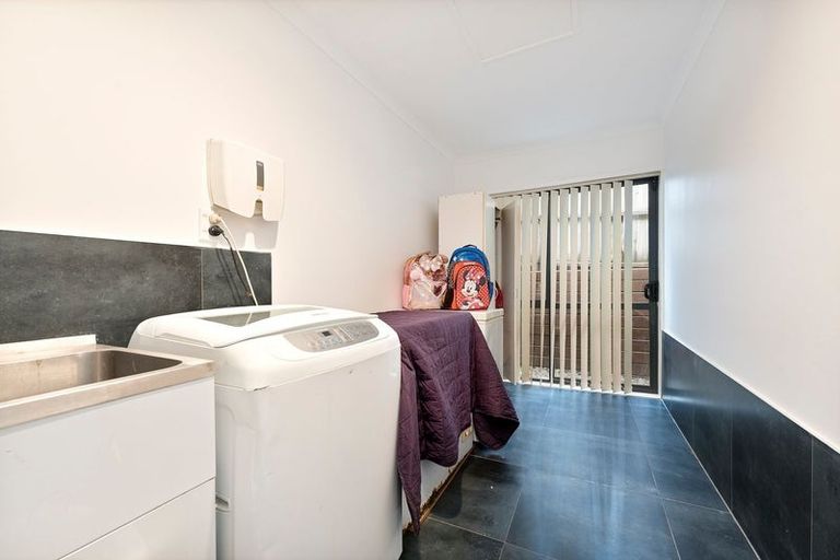 Photo of property in 15 Lake Panorama Drive, Henderson, Auckland, 0612