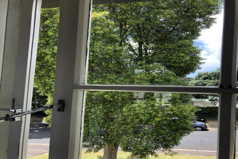 Photo of property in 17 Vandeleur Avenue, Birkdale, Auckland, 0626