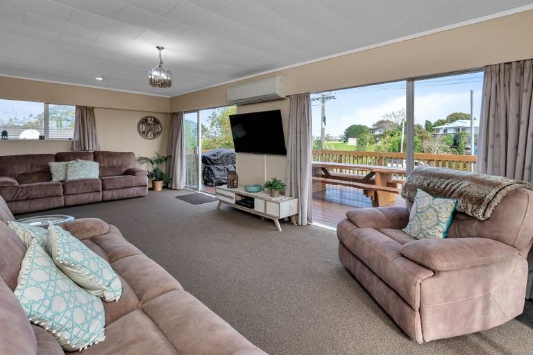 Photo of property in 15 Pyle Road West, One Tree Point, 0118