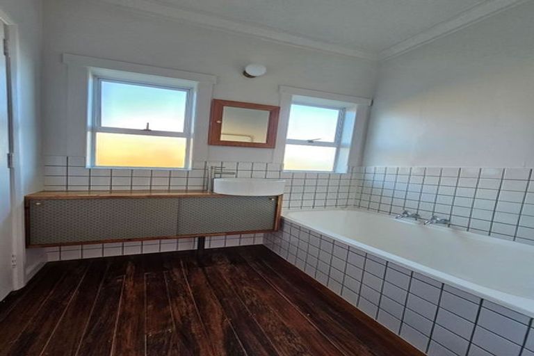 Photo of property in 5 Holden Avenue, Forest Lake, Hamilton, 3200