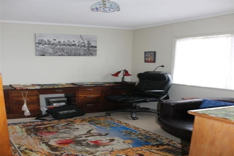 Photo of property in 16 Whaka Street, Maungaturoto, 0520