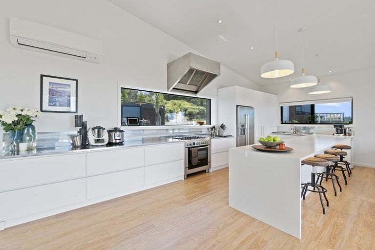 Photo of property in 246 Hillcrest Road, Wainui, 0931