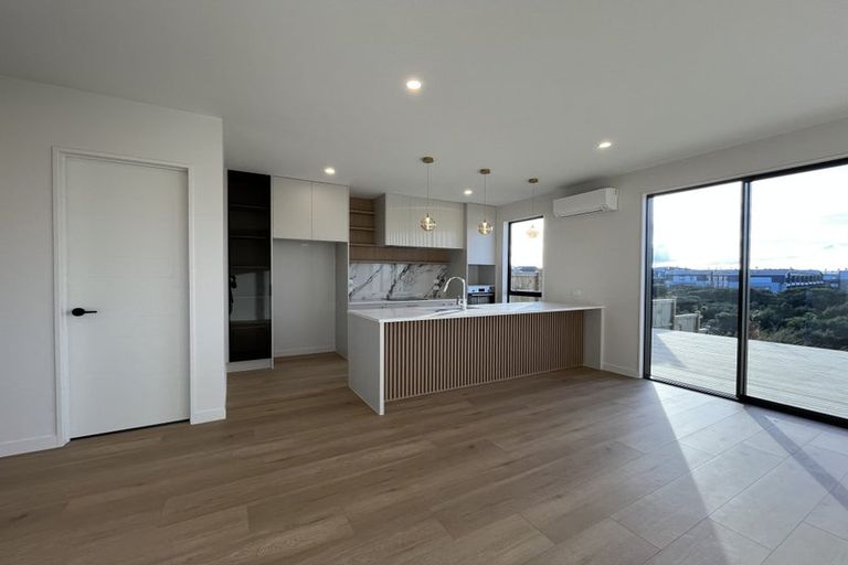 Photo of property in 23 Puihi Crescent, Massey, 0614