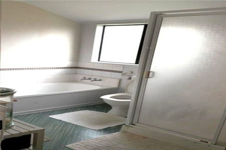 Photo of property in 2/12 Bernina Place, Weymouth, Auckland, 2103