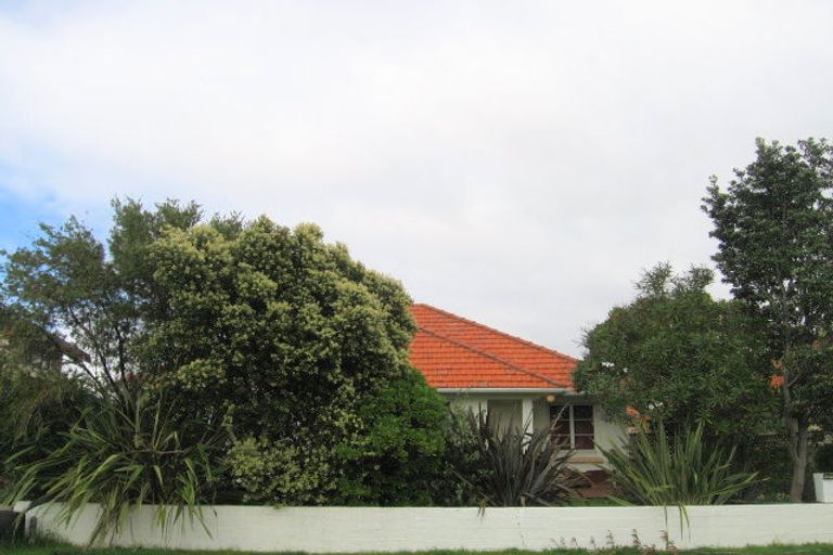 Photo of property in 16 Riverton Road, Mount Maunganui, 3116