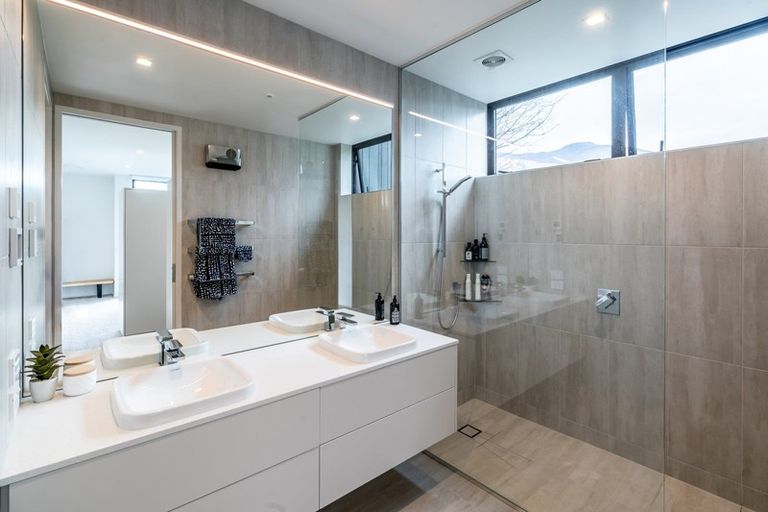 Photo of property in 4 Eden Close, Wanaka, 9305