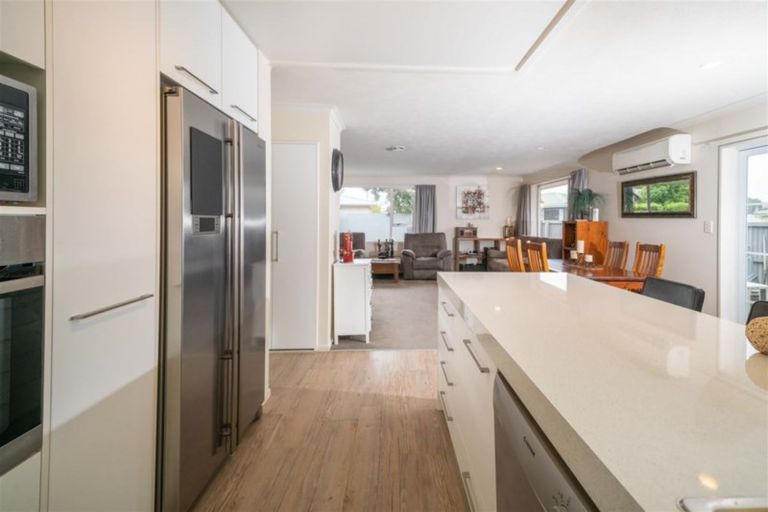 Photo of property in 9 Denise Crescent, Hornby, Christchurch, 8042