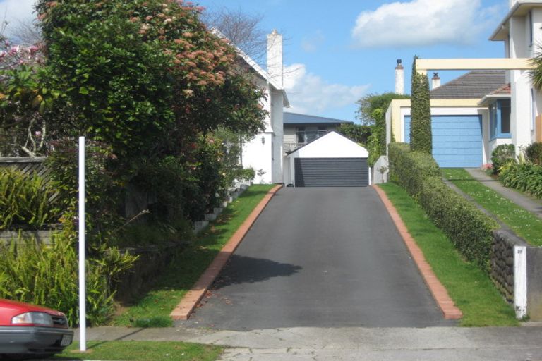 Photo of property in 339b Devon Street West, New Plymouth, 4310