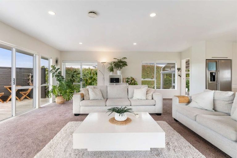 Photo of property in 19 Mayfair Crescent, Mairangi Bay, Auckland, 0630