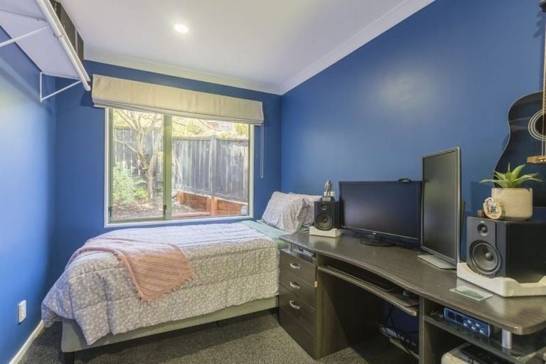 Photo of property in 28 Ruapehu Street, Paraparaumu, 5032