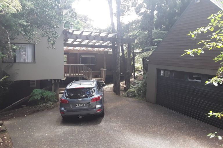 Photo of property in 20 Napuka Road, Henderson Valley, Auckland, 0612