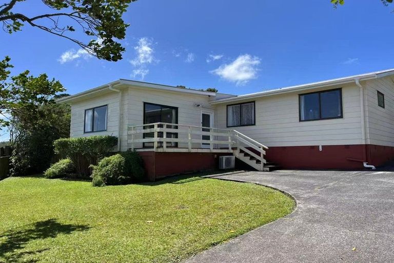 Photo of property in 28 West Harbour Drive, West Harbour, Auckland, 0618