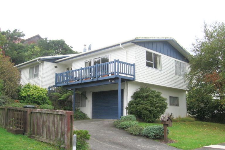 Photo of property in 10 Zande Terrace, Tawa, Wellington, 5028