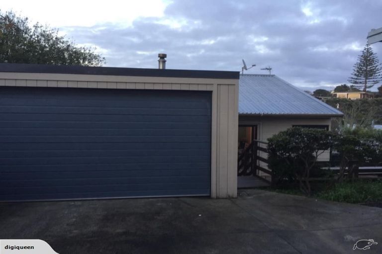 Photo of property in 1/32 Killarney Avenue, Torbay, Auckland, 0630