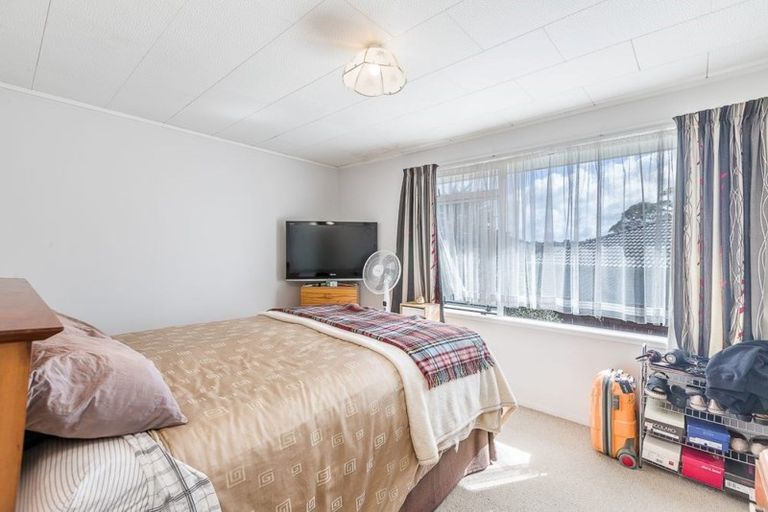 Photo of property in 5 Rapaki Place, Te Atatu Peninsula, Auckland, 0610