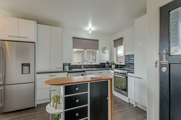 Photo of property in 18 Jackson Avenue, Highbury, Palmerston North, 4412